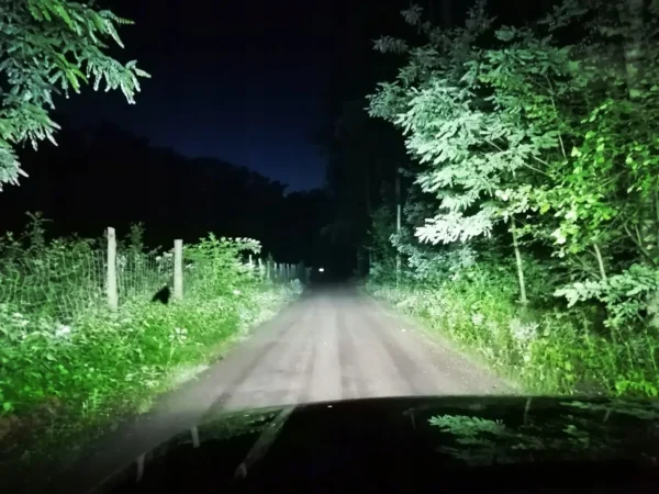 Led pracovná lampa na auto cesta