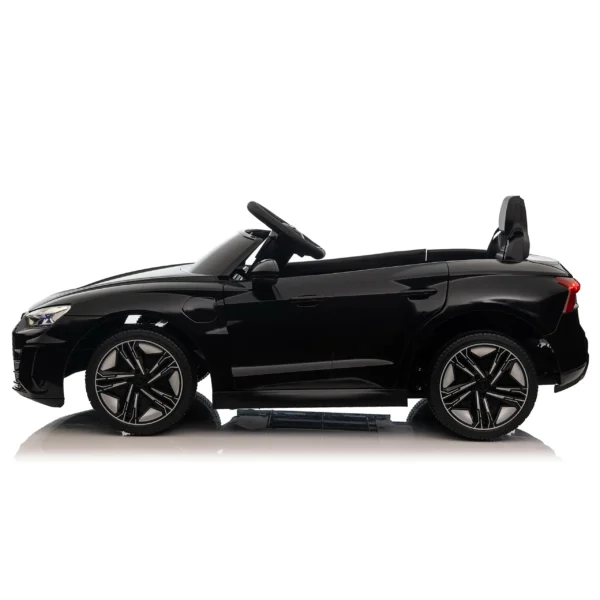 Elektrické autíčko e-tron audi z boku